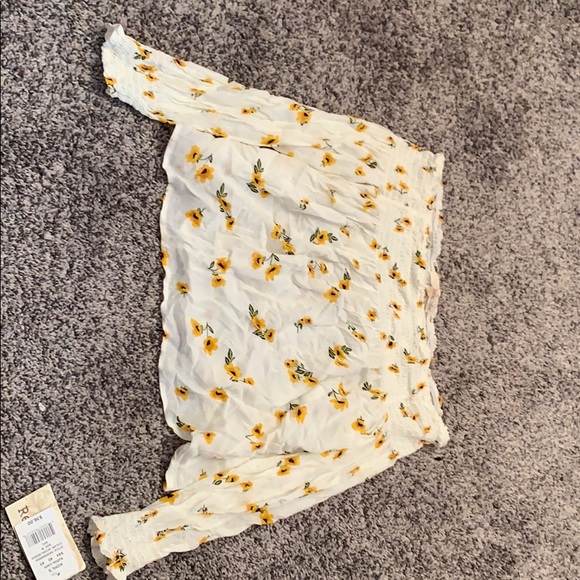 off the shoulder flower top - Picture 1 of 3